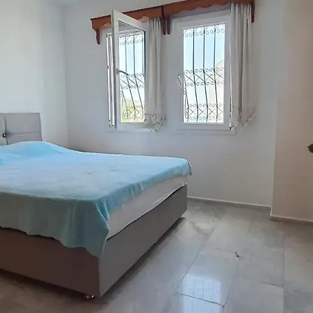 With Garden And Sea View In Gundogan - Tatil Evi *