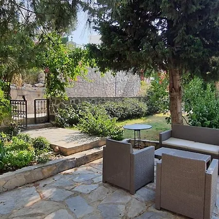 With Garden And Sea View In Gundogan - Casa vacanze
